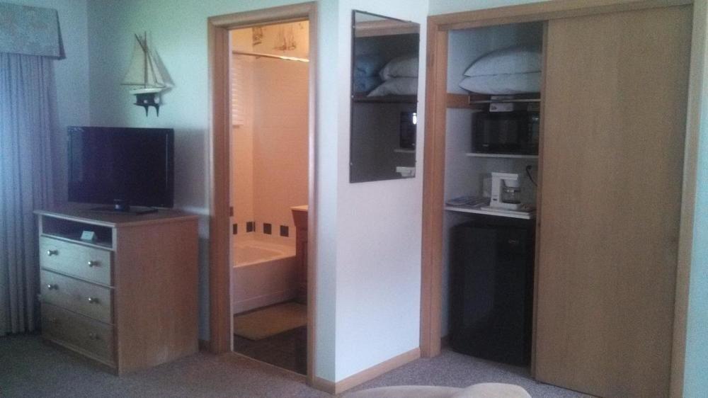 Square Rigger Harbor Motel 베일리스 하버 외부 사진
