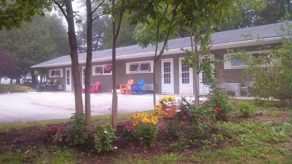 Square Rigger Harbor Motel 베일리스 하버 외부 사진
